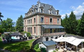Le Chateau Des Arenes